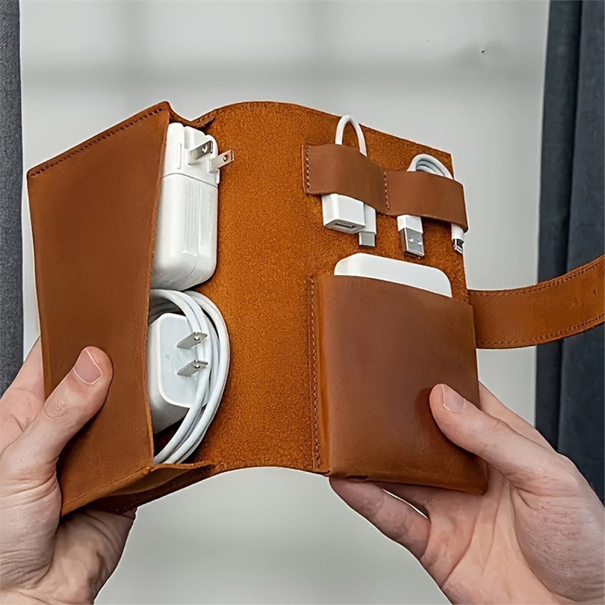 Tech Accessories Travel Case - AA1994 กล่องจัดระเบียบอเนกประสงค์ PU คุณภาพสูง-กระเป๋าใส่อุปกรณ์เทคโนโลยีแบบพกพาสำหรับสายชาร์จ, ที่ชาร์จ, ปากกา-กระเป๋าเก็บของสำหรับการเดินทาง