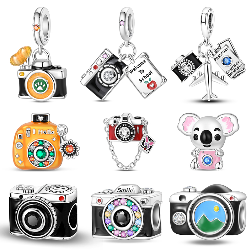 Tech Accessories For Travel - จี้กล้องวินเทจเงินแท้ 925 ประดับด้วยเพชร CZ พร้อมจี้รูปเครื่องบิน หนังสือเดินทาง