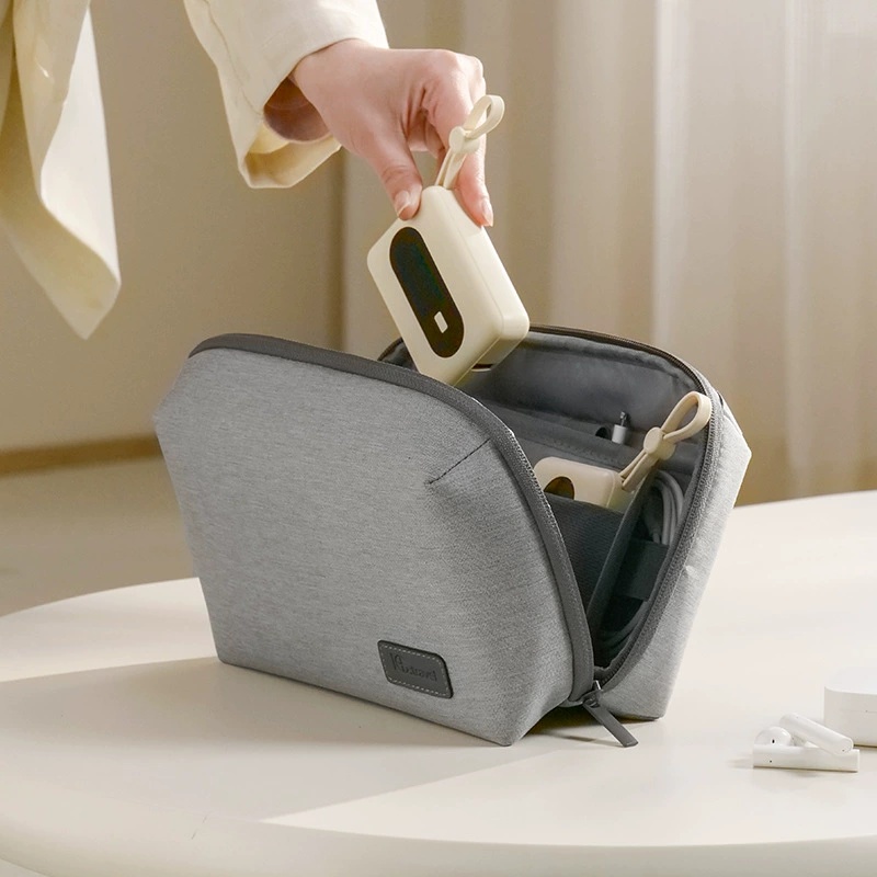Tech Accessories Travel Case - กระเป๋าจัดระเบียบอุปกรณ์อิเล็กทรอนิกส์สำหรับเดินทาง, กระเป๋าเดินทางกันน้ำสำหรับจัดเก็บสายเคเบิลและของใช้จำเป็น, กระเป๋าใส่อุปกรณ์เทคโนโลยี